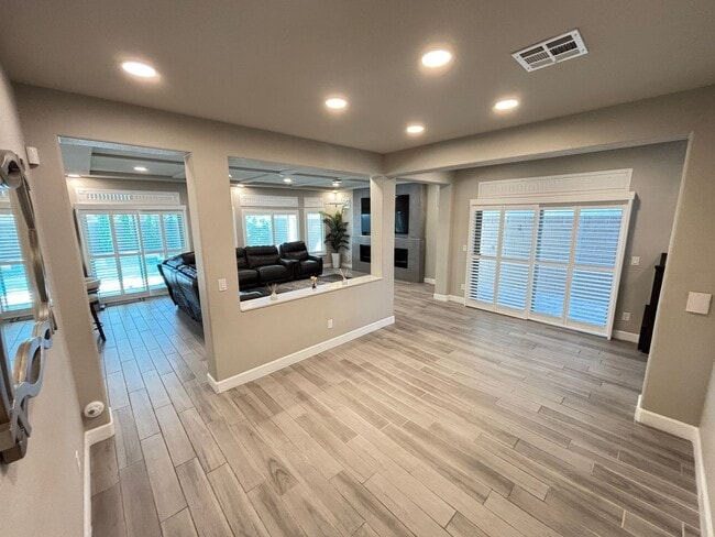 Building Photo - Contemporary 4Bed/3Bath/3 Car/+ Loft -residence located in the Silverado Ranch area