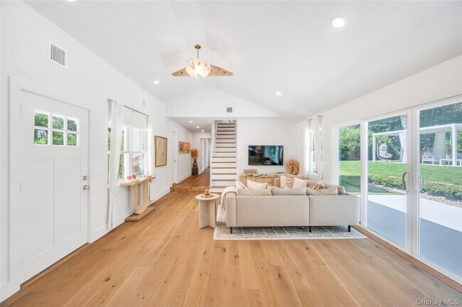 Building Photo - 9 Pine Tree Rd