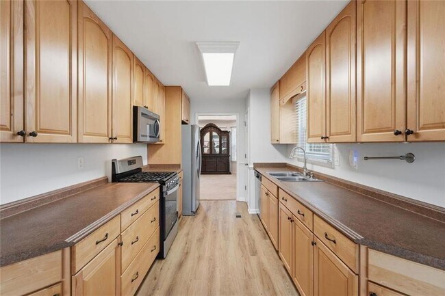 Building Photo - 638 Oberlochen Way