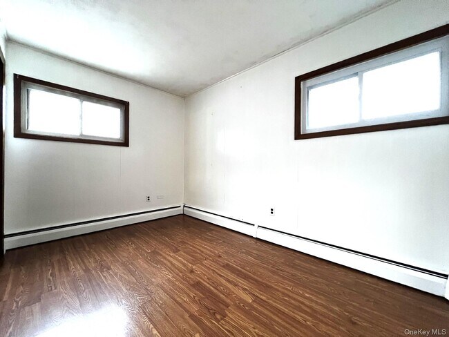 Building Photo - 7 7th St