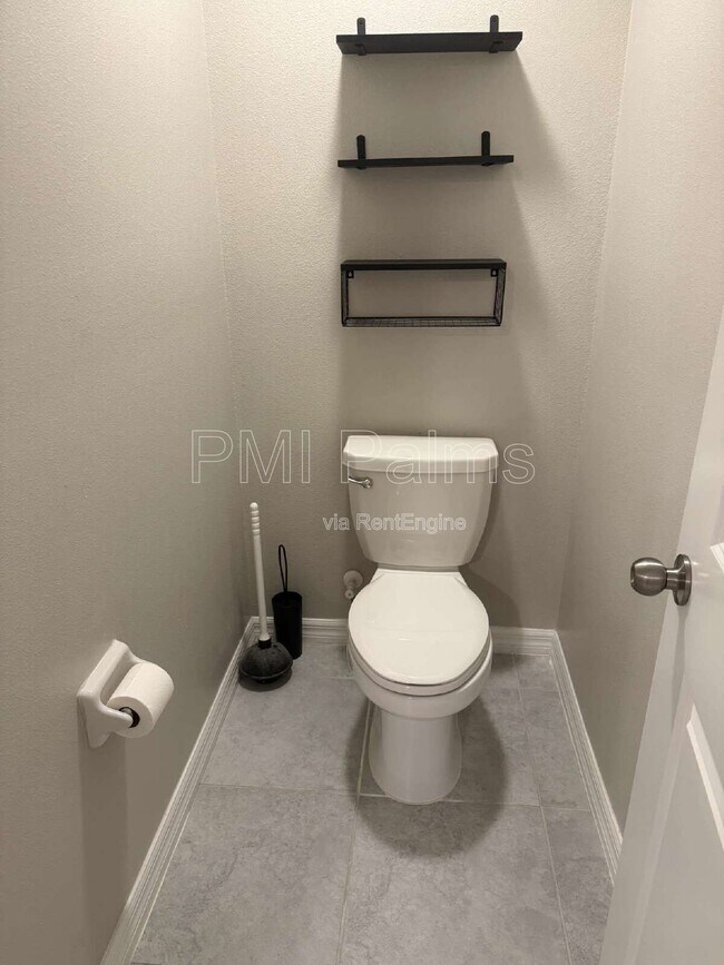 Building Photo - 10332 Alder Green Dr