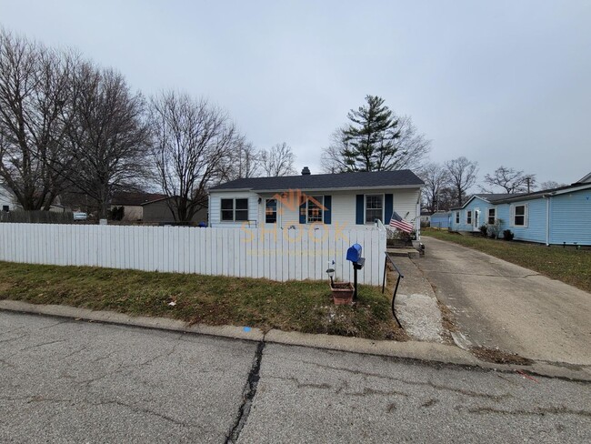 Building Photo - CENTRALLY LOCATED 3BR HOME