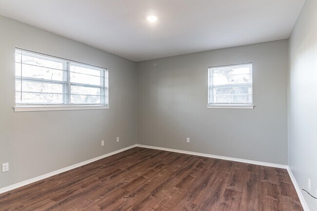 Building Photo - 1822 Greenwood Ln