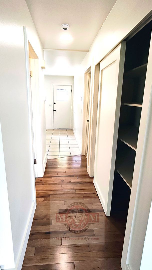 Building Photo - Remodeled 3 Bd 2 Ba Duplex Above Foothill