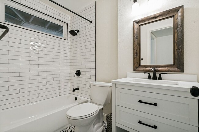 Building Photo - RENOVATED 2-BEDROOM HOME IN EAST TERRELL HILLS
