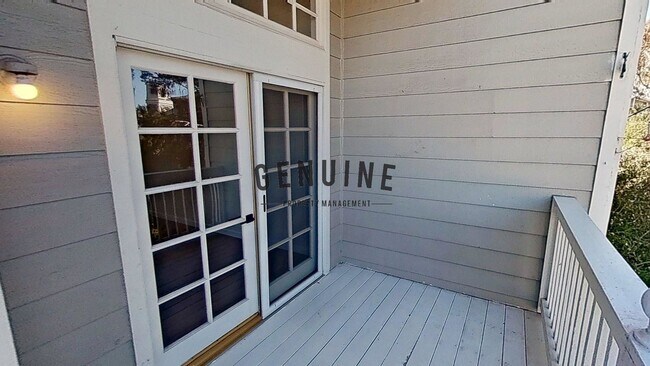 Building Photo - Spacious 2 Story 3Bd 2.5Ba Townhome