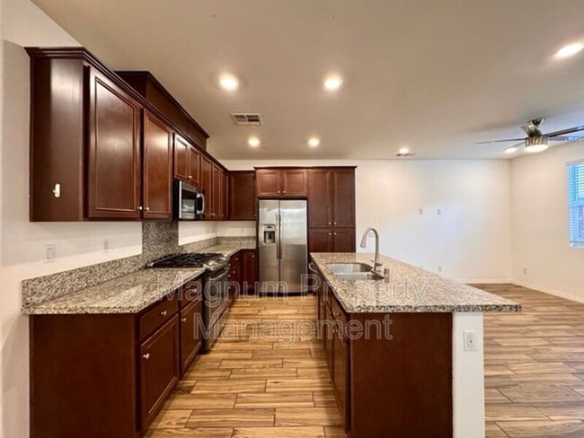Building Photo - 40372 Calle Real