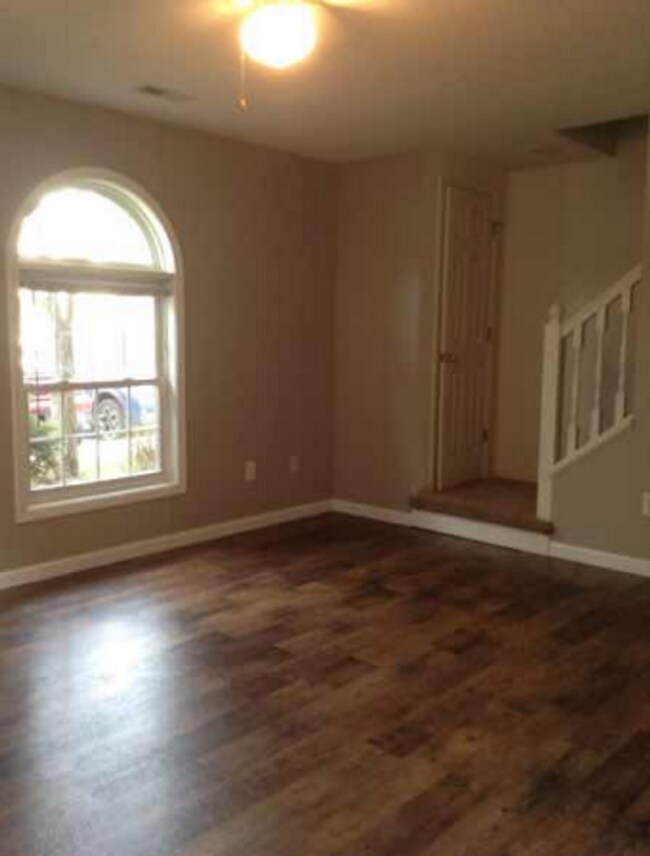 Building Photo - 3 bedroom, 2.5 bath Townhome *ASK US ABOUT OUR FALL SPECIAL*