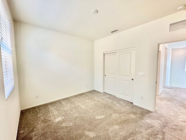 Building Photo - Lovely, Light & Bright, Two-Story, Detached Home in the Desirable Wildgrove Community of Vista!