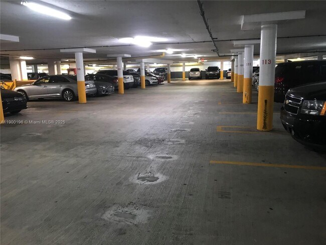 Building Photo - 6039 Collins Ave