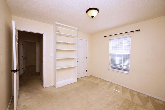 Building Photo - Great Location in Fort Walton Beach