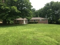 Building Photo - 3 Bedroom Pet Friendly Home For Rent!