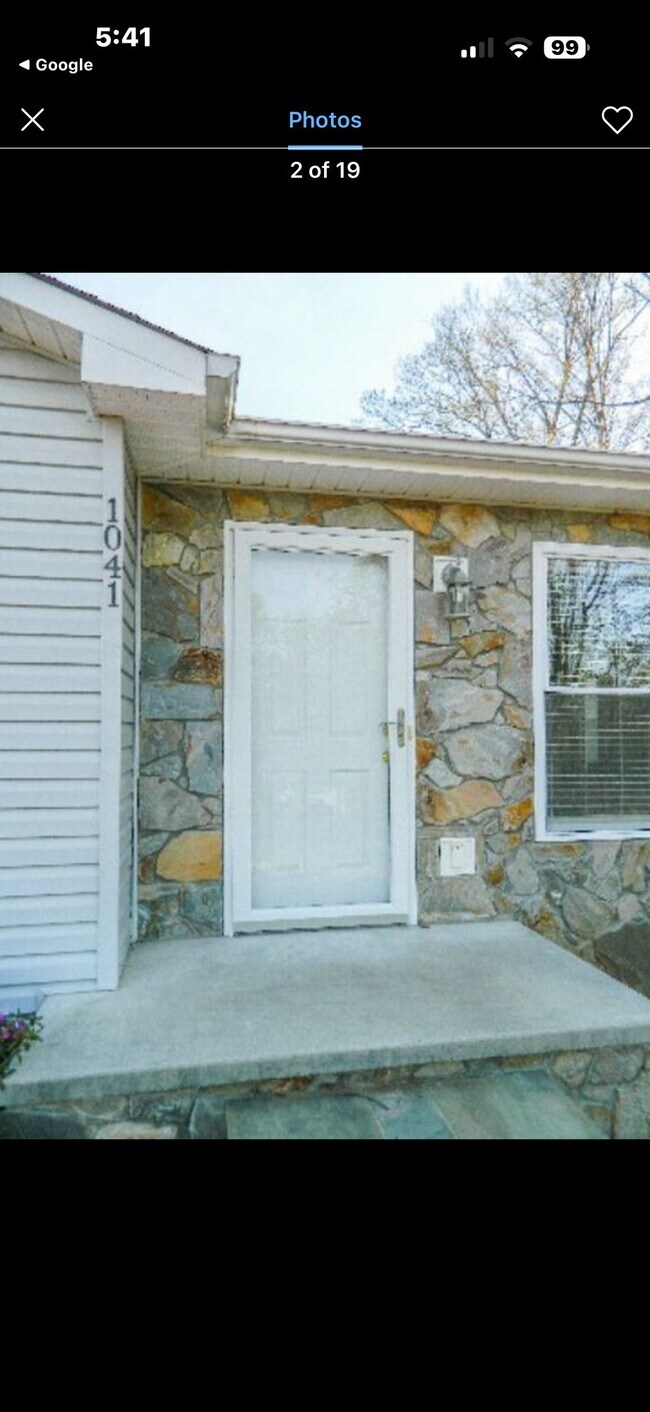 Building Photo - 1041 Hilltop Dr