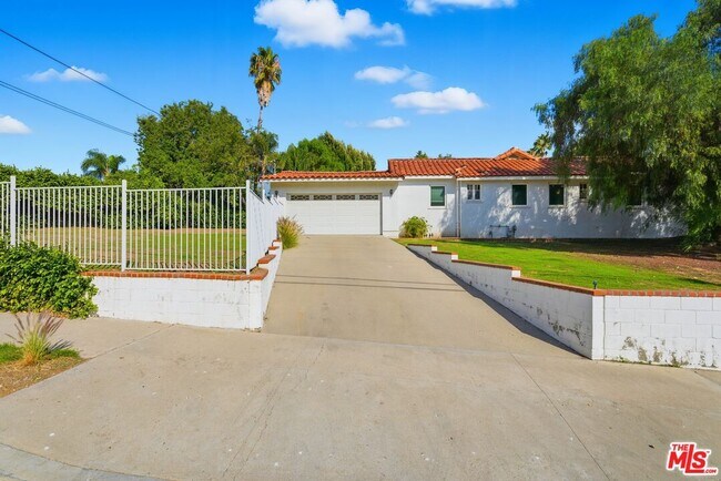 Building Photo - 10440 Johanna Ave