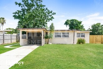 Building Photo - 493 Notre Dame Dr