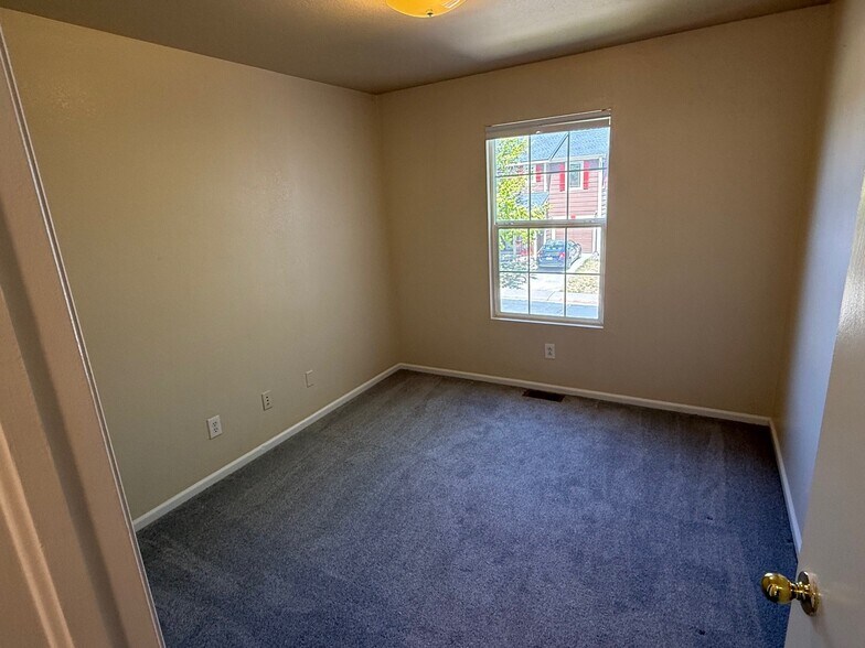Building Photo - 5222 E 100th Way