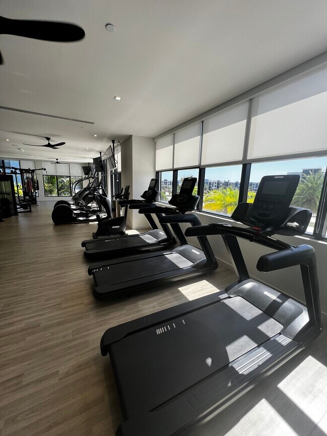 Building Photo - 670 W 74th Pl