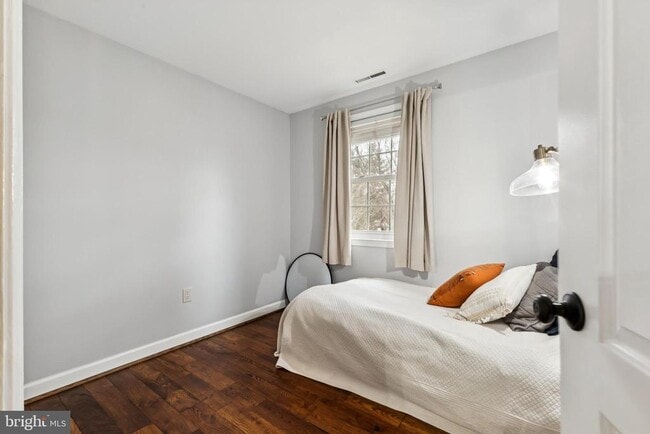 Building Photo - 215 Commons Dr NW