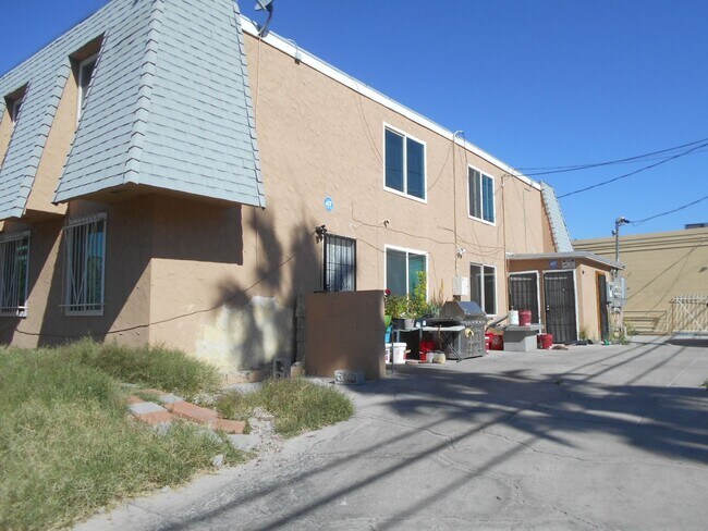 Building Photo - 3520 Cambridge St
