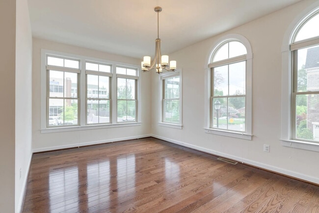 Building Photo - 7200 Holywell Ln