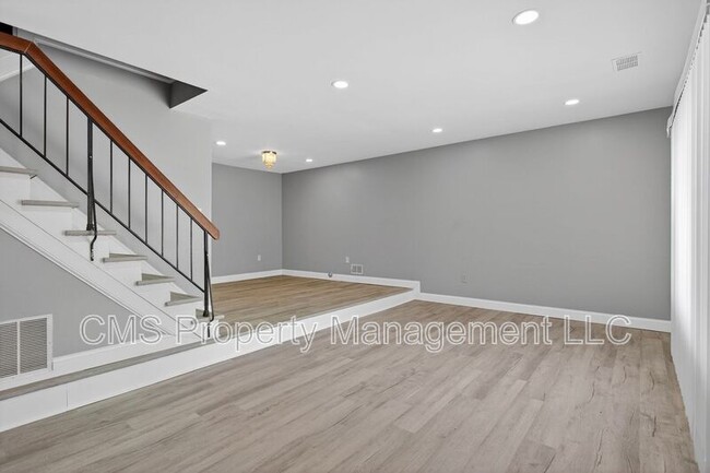 Building Photo - 1216 Thomas Ave