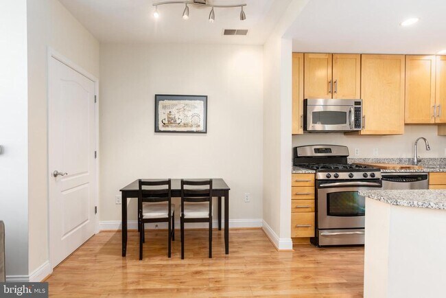 Building Photo - 525 N Fayette St
