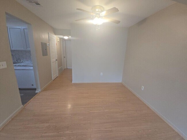 Building Photo - 276 Temple Hill Rd