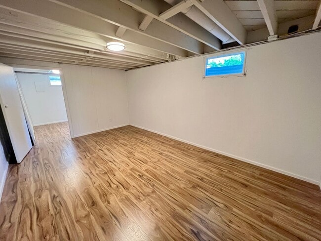 Building Photo - Updated 4 bed 2 bath house!
