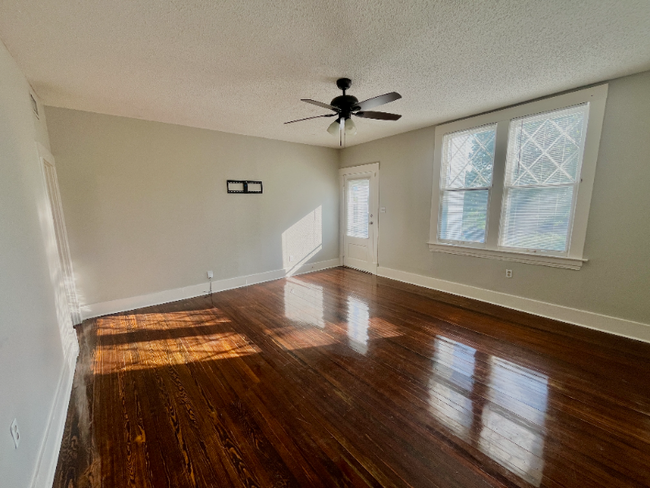 Building Photo - 1020 Kavanaugh Blvd