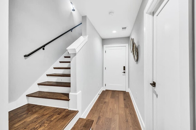 Building Photo - 1332 3rd Ave N