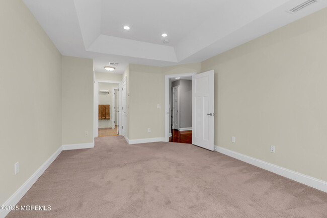 Building Photo - 10 McCormick Ave N