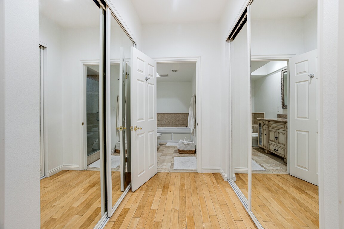 Building Photo - 4401 Moorpark Way