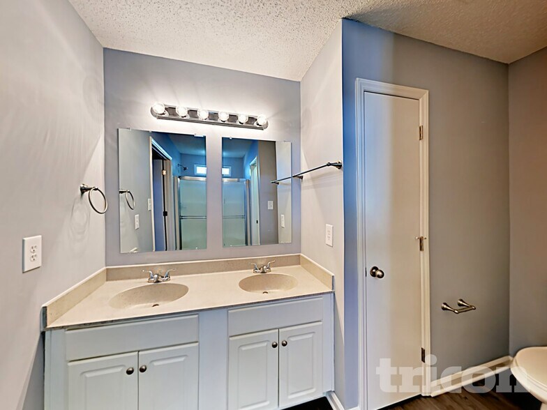 Building Photo - 10334 Creswell Ct