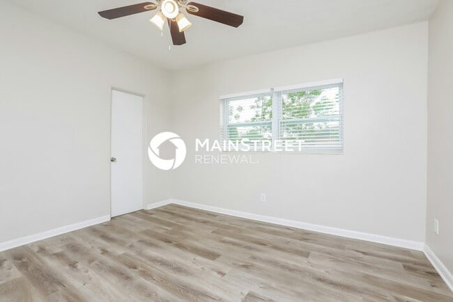 Building Photo - 3 Bedroom Pet-Friendly Home in ORLANDO, FL with Main Street Renewal