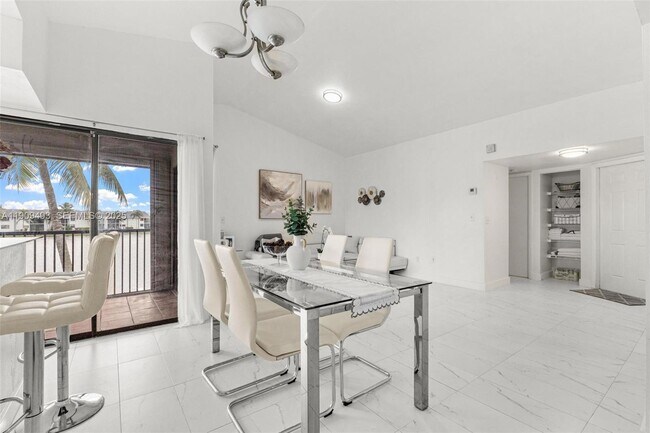 Building Photo - 1211 S Independence Dr