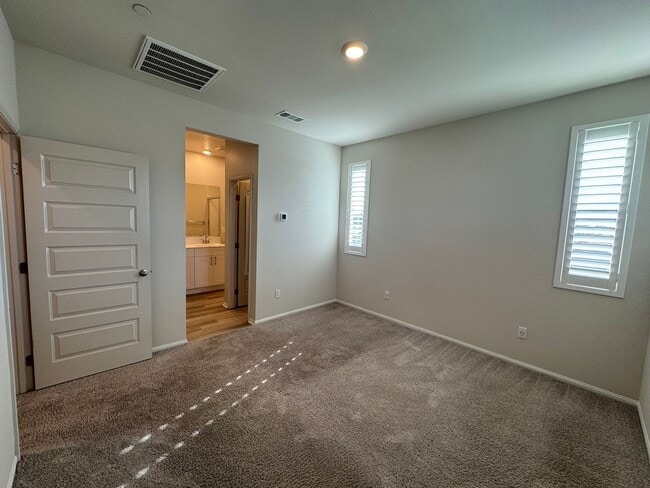 Building Photo - 2 Bedrooms 2.5 Bathrooms condo