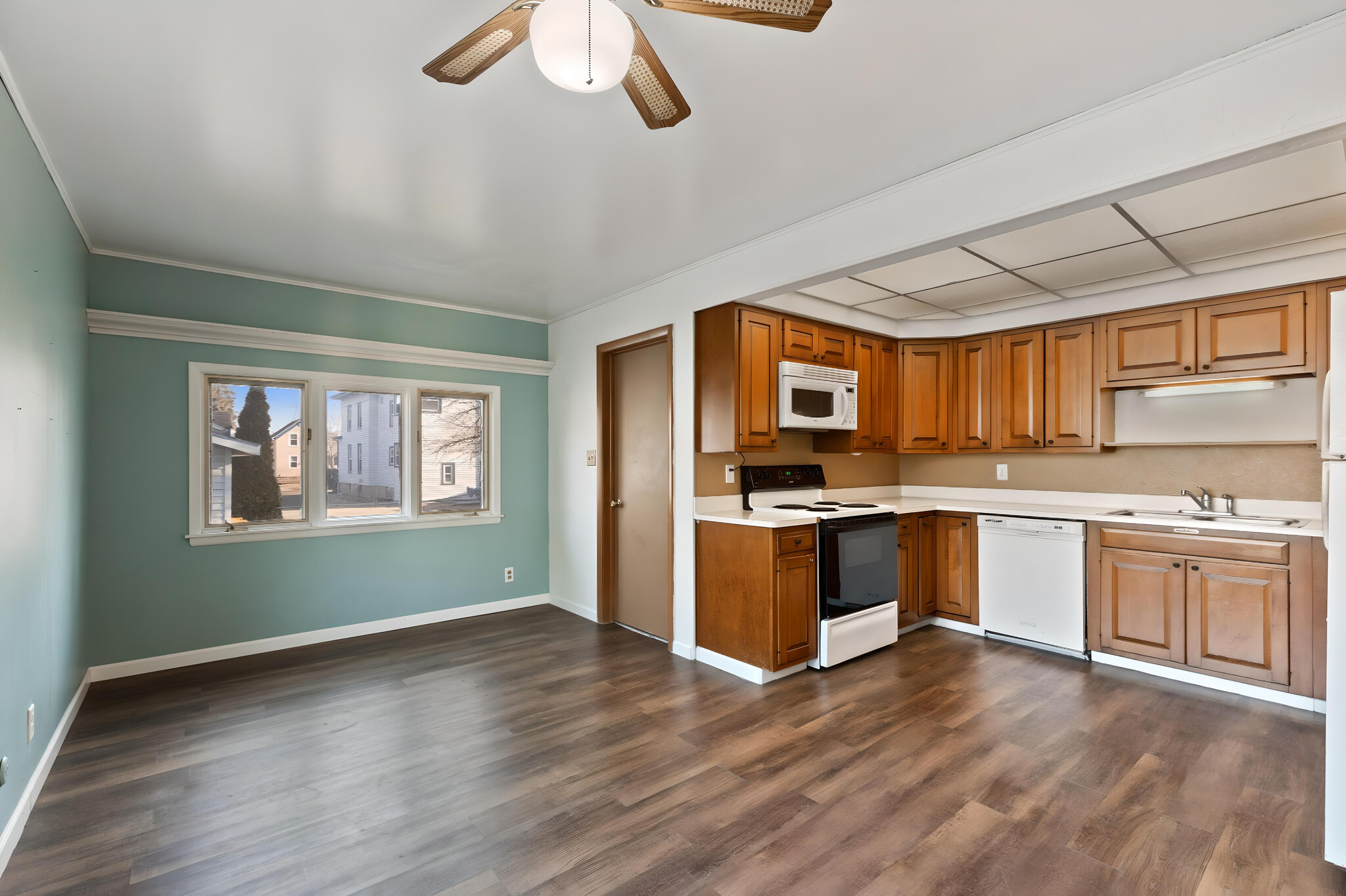 Dining area - 171 7th St
