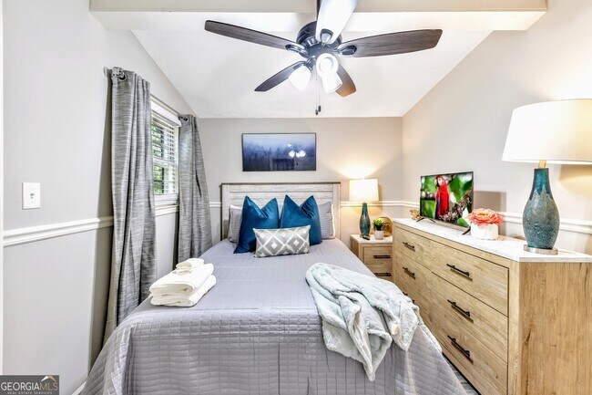 Building Photo - 165 Cole Lake Rd