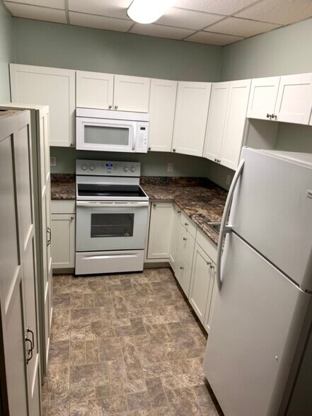 Kitchen - 518 Washington Ave