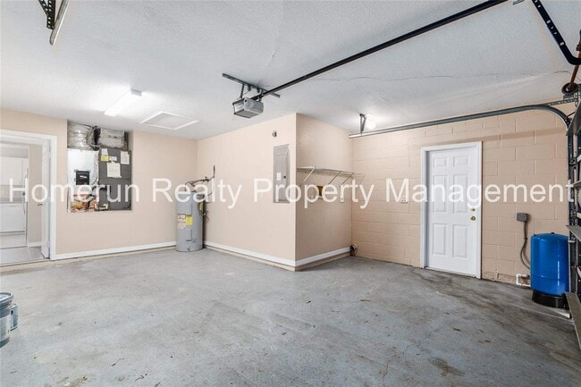 Building Photo - 2 Hemlock Radial Ct