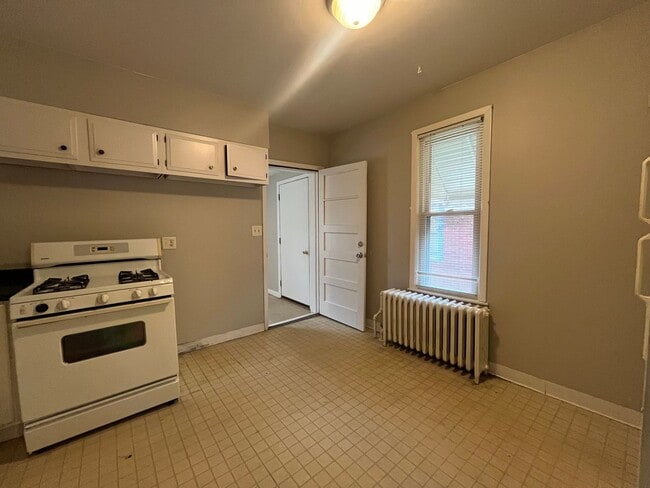 Building Photo - 1092 Edgerton St