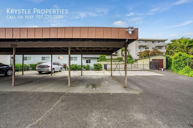 Building Photo - NOW Available In Benicia! 2 BD, 1 BA Condo...