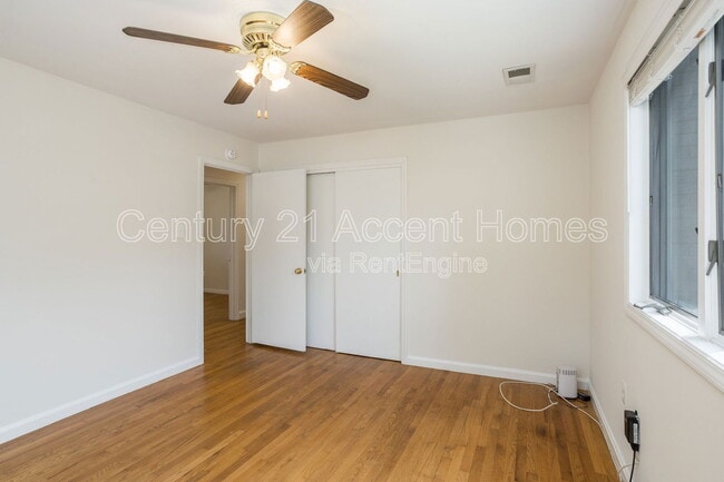 Building Photo - 5912 3rd St S