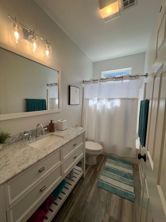 Building Photo - 4 Bedroom with Office Space Near Tulane/Lo...