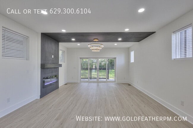 Building Photo - 402 E Trinity Ln