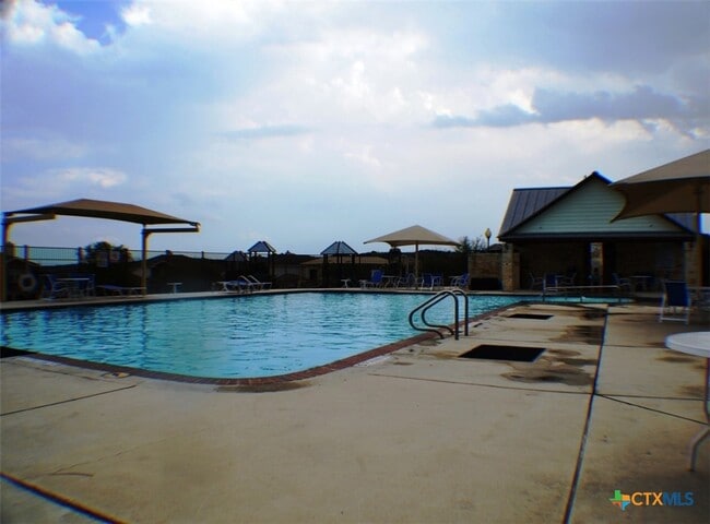 Building Photo - 5509 Columbia Dr