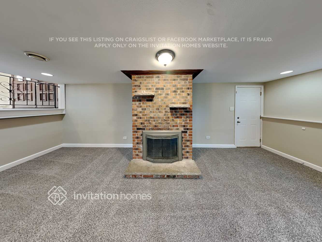 Building Photo - 9922 S 86th Ave