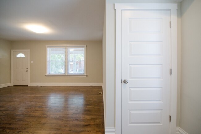 Building Photo - 3116 Lackland Ave