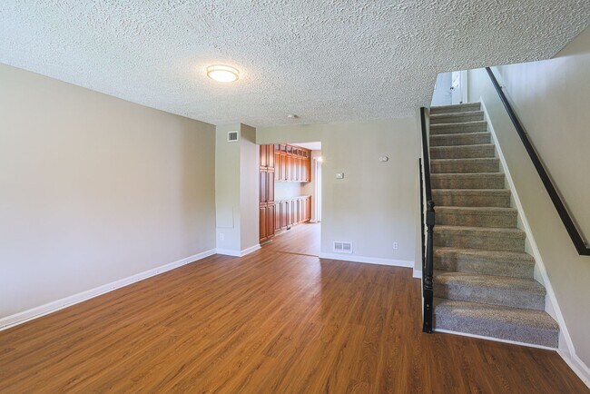 Building Photo - 1113 N Marlyn Ave