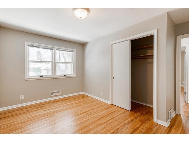 Building Photo - 5422 S 28th Ave